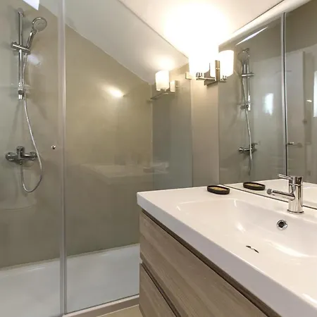 Daire The Romantic Nest - The Perfect Getaway At Downtown, 6th-floor No Lift *