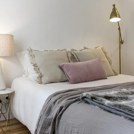 Daire The Romantic Nest - The Perfect Getaway At Downtown, 6th-floor No Lift *