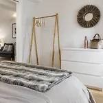 Apartamento The Romantic Nest - The Perfect Getaway At Downtown, 6th-floor No Lift Lisboa
