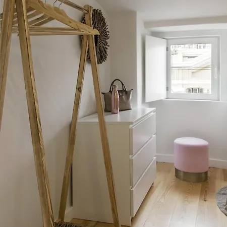 The Romantic Nest - The Perfect Getaway At Downtown, 6th-floor No Lift *