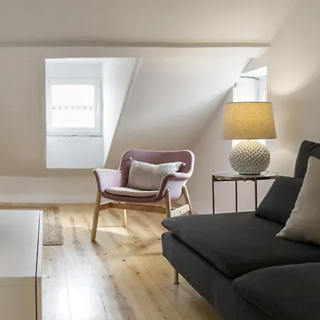 The Romantic Nest - The Perfect Getaway At Downtown, 6th-floor No Lift